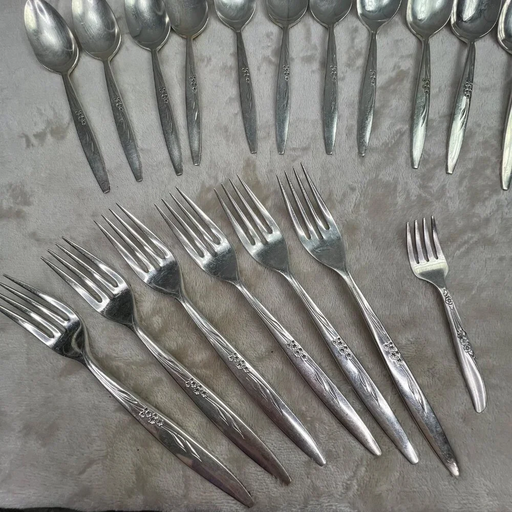 Oneida Community Enchantment Gentle Rose Silverplate Flatware Lot 43 pc